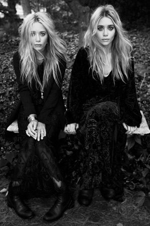 sisters Yellow Kittens, Olsen Twins Style, Olsen Sister, Look Boho Chic, Mary Kate Ashley, Olsen Twins, Mary Kate Olsen, Mode Boho, Ashley Olsen