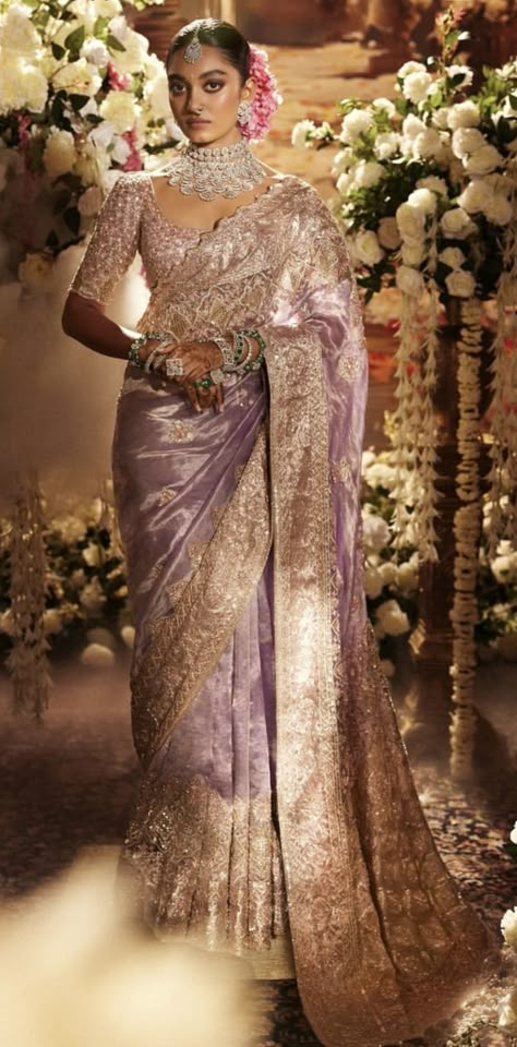 Reception Saree For Bride, Engagement Saree, Cultural Clothes, Reception Saree, Engagement Look, Indian Sari Dress, Saree Wearing Styles, Simple Saree Designs, Saree Wearing