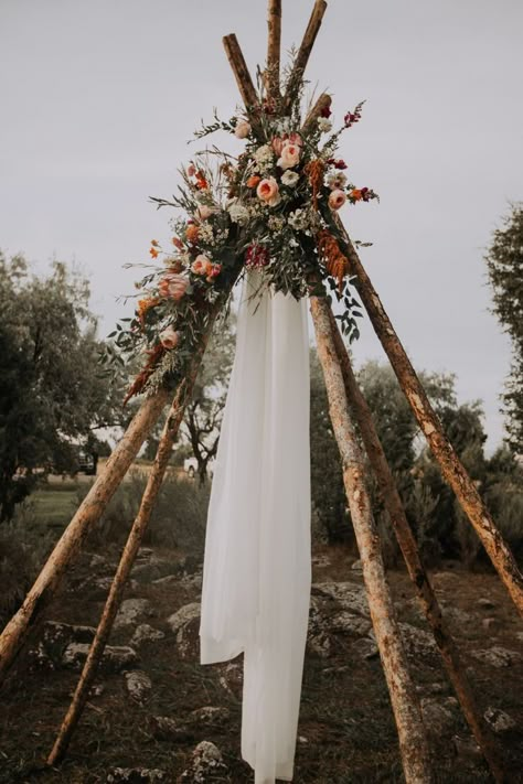 Outdoor Wedding Backdrops, Wedding Arches Outdoors, Wedding Ceremony Ideas, Wedding Ceremony Arch, Tipi Wedding, Camp Wedding, Ceremony Arch, Wedding Boho, Outside Wedding