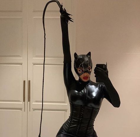 Cat Women Halloween Costumes, Catwoman Halloween Costume, Catwoman Costume, Hot Halloween Outfits, Pretty Halloween Costumes, Couples Halloween Outfits, Cute Couple Halloween Costumes, Trendy Halloween Costumes, Halloween Costume Outfits