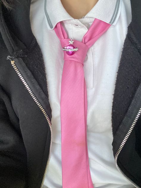 Men Pink Aesthetic, Pink Aesthetic Men, Tie Outfit For Women, Outfits With Ties, Tie Outfits Men, Necktie Outfit, Men In Pink, Carpenter Outfits, Brown Pants Outfit