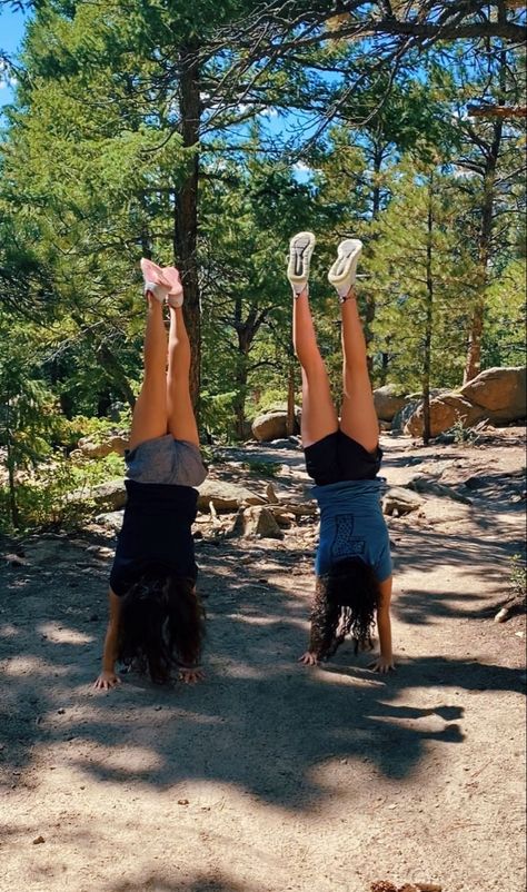 Hiking With Friends Aesthetic, Summer Camp Photo Ideas, Colorado Summer Aesthetic, Friends Hiking Aesthetic, Hiking Vsco, Hiking Picture Ideas, Camp Pictures, Summer Camp Aesthetic, Camp Aesthetic