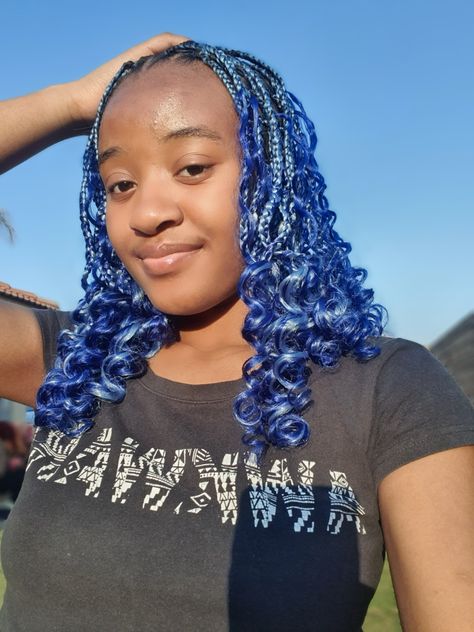 Mixture of light n dark blue shoulder length knotless braids 🥵🥵 Shoulder Length Knotless Braids, Blue Braids, Knotless Braids, Shoulder Length, Black Women Hairstyles, Light In The Dark, Black Women, Dark Blue, Braids