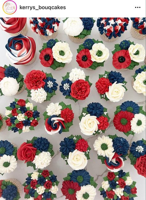 4th Of July Cupcakes Ideas, Patriotic Cupcakes Ideas, Memorial Day Cupcakes, Patriotic Cake Decorating, 4th Of July Cupcake Ideas, Blue Cake Ideas, 4th Cupcakes, Fourth Of July Cupcakes, Red White And Blue Cupcakes