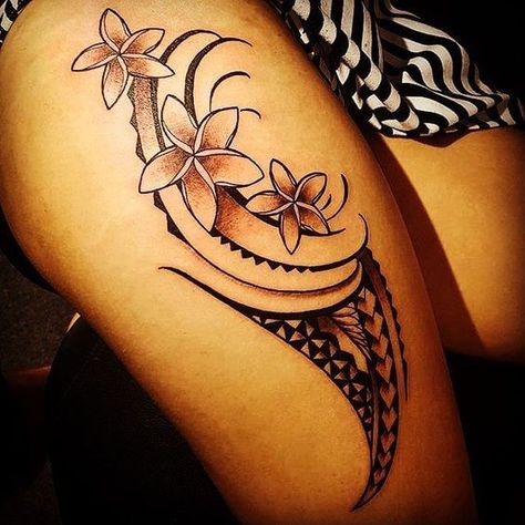 Flower Tattoos For Women, Tattoo Sonne, Plumeria Tattoo, Polynesian Tattoos Women, Maori Tattoos, Band Tattoos, Petit Tattoo, Polynesian Tattoo Designs, Hawaiian Tattoo