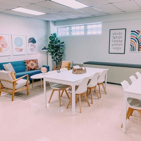 Work Lounge Ideas, Staff Workroom Ideas, School Lounge Ideas, Plc Room Decor, Teacher’s Lounge, Teacher Workroom Makeover, Teacher Work Room, Staff Lounge Makeover, Small Staff Room Ideas