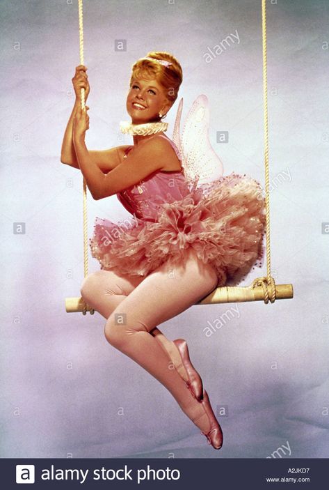 Download this stock image: Doris Day in the 1962 film JUMBO set in a circus - A2JKD7 from Alamy's library of millions of high resolution stock photos, illustrations and vectors. Doris Day Movies, Calamity Jane, Doris Day, Animal Rights Activist, Actrices Hollywood, She Movie, Hollywood Legends, Up Girl, Hollywood Stars