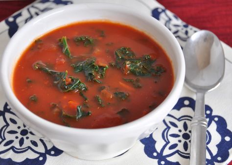 Tomato Kale Soup and Meal Planning Southwestern Egg Rolls, Homemade Fries, Leftovers Soup, Spicy Soup, Kale Soup, Dinner Appetizers, Healthy Soup Recipes, Healthy Soup, Tomato Soup