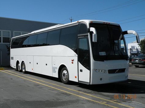 Car For Wedding, Volvo Bus, Charter Bus, Tempo Traveller, Tractor Pictures, Chartered Bus, Luxury Bus, London Transport, Bus Coach