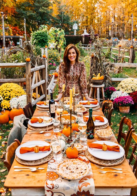 Autumn Tablescape - Classy Girls Wear Pearls Garden Party Autumn, Autumn Backyard Party, Fall Harvest Dinner Party, Fall Picnic Party, Autumn Birthday Party Ideas, Autumn Bbq, Autumn Party Ideas, Autumn Dinner Table, Autumn Garden Party