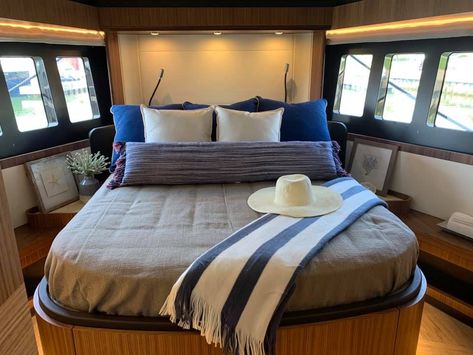 Yacht Bedding, Yachts Interior, England Houses, Boat Interior Design, Yacht Interior Design, Sunroom Decorating, Boat Decor, Yacht Interior, Boat Interior