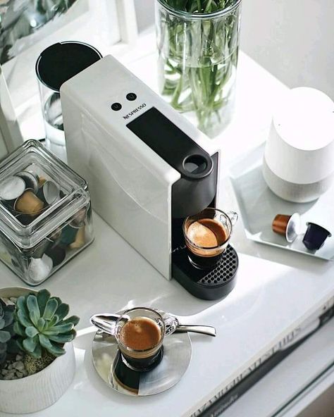 Nespresso Essenza Mini, Nespresso Essenza, Coffee Station Kitchen, Coffee Bar Station, Capsule Coffee Machine, Home Coffee Stations, Best Coffee Maker, Coffee Bar Home, Coffee Corner