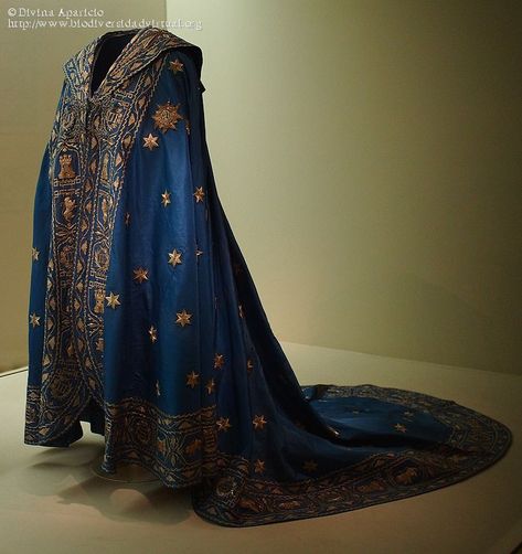 Fantasy Artwork, Blue And Gold, Cloak, Wizard, Fantasy Art, Fairy Tales, Shawl, Spain, Stars