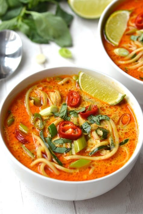 Thai Mat, Thai Curry Soup, Thai Noodle Soups, Curry Noodle Soup, Veggie Dinners, Thai Soup, Healthy Veggie, Curry Noodles, Spicy Soup