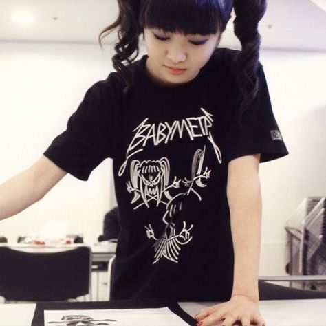 moametal babymetal Baby Metal Icons, Babymetal Icons, Brown Nails Design, Moa Kikuchi, Baby Icon, Baby Metal, Crazy Funny Pictures, Normal Clothes, Metal Girl