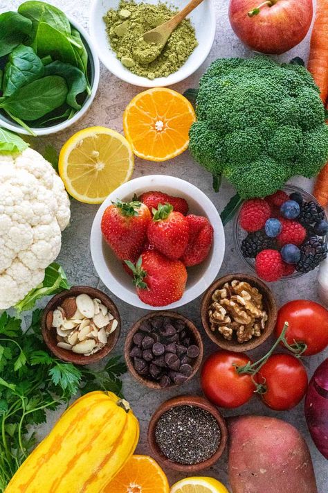 Antioxidants are compounds found primarily in plants that protect us from damaging free radicals and oxidative stress. #antioxidants #healthyliving #nutrition Paleo Pie Recipes, Antioxidant Food, Antioxidant Foods, Tomato Soup Grilled Cheese, Gluten Free Vegetables, Low Carb Granola, Teriyaki Pork, Paleo Granola, Anti Oxidant Foods