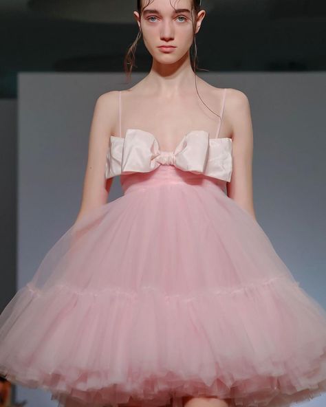 Short Puffy Dresses, Bow Dresses, Puffy Dresses, Mode Inspo, Stage Outfits, Mode Inspiration, Looks Vintage, Fancy Dresses, Couture Fashion