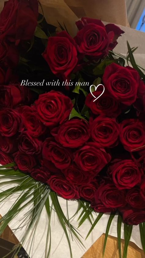 Red Roses Instagram Story, Rose Day Caption For Boyfriend, How To Post Flowers On Ig Story, Gift From Boyfriend Caption, Bouquet Of Flowers Ig Story, Rose Story Instagram Ideas, Red Rose Quotes Love, Bouquet Of Flowers Quotes, Caption For Flowers From Boyfriend