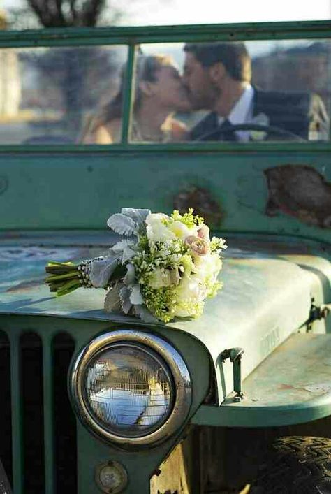 Wedding flower Jeep Wedding, White Jeep, Jeep Photos, Jeep Jeep, Wedding Pic, Land Rovers, Jeep Girl, Wedding Picture, Jeep Life