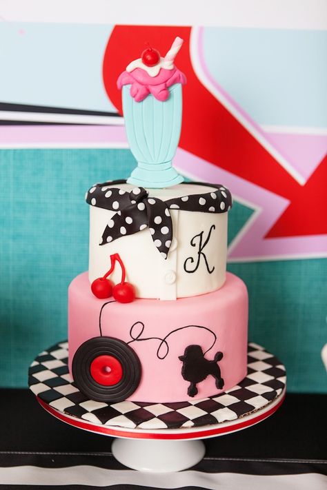 50s Cake, 1950s Party Ideas, Grease Themed Parties, 60th Cake, Pinup Party, Grease Party, 50s Theme Parties, Retro Birthday Parties, Sock Hop Party