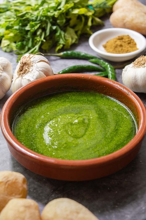 Indulge in the rich and flavorful world of Canary Islands cuisine with this mouthwatering Mojo Verde Canario sauce recipe! This vibrant green salsa is a must-try for any food lover. Get ready to elevate your dishes and let me know how much you loved it in the comments! 😋🌿 Mojo Sauce Recipe, Mojo Verde, Green Sauce Recipe, Spicy Vegetarian Recipes, Spicy Vegan Recipes, Verde Sauce, Verde Recipe, Vegetable Stock Cubes, Garlic Uses