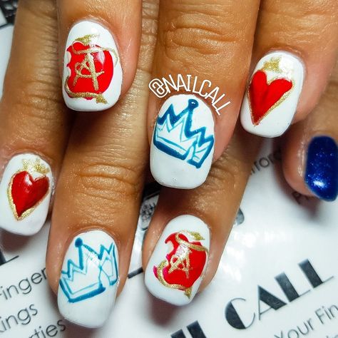 Descendants Nail Art, Descendants Nails For Kids, Descendants Nails, Y2k Baddie Aesthetic, Disney World Nails, Disney Princess Nails, Chloe Nails, Disney Nail Designs, School For Good And Evil