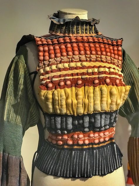 Peruvian Costume, Culture Textiles, Peru Clothes, Native American Textiles, Peru Textiles, Peruvian Outfits, Peruvian Embroidery, Peru Fashion, Peruvian Fashion