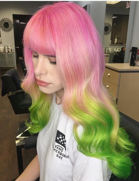 Mitsuri Inspired Hair, Pink And Green Hair Ideas, Pink To Green Hair, Watermelon Hair Color, Mitsuri Hair Color, Pink And Green Hair Dye, Sirena Hair, Mitsuri Hair Dye, Mitsuri Hair