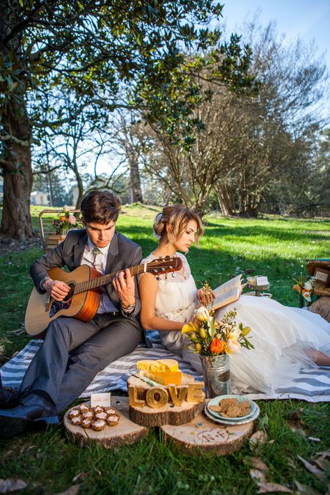 Camping Pre Wedding Shoot, Grassland Photoshoot, Prewedding Piknik, Couple Picnic, Camping Photoshoot, Wedding Fotos, Waterproof Picnic Blanket, Picnic Inspiration, Always A Bridesmaid