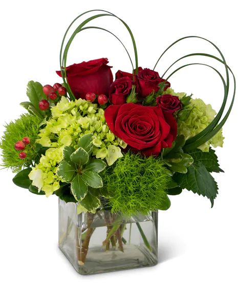 Fargo-Moorhead Valentine's Day Flower Delivery | Shotwell Floral #ShotwellFlorist #FargoND #FargoFlowers #FargoFlorist Birthday Flowers Arrangements, Valentine Flower Arrangements, Valentine Centerpieces, Cleveland Heights, Creative Flower Arrangements, Anniversary Flowers, Square Vase, Flower Arrangements Simple, Modern Flower Arrangements