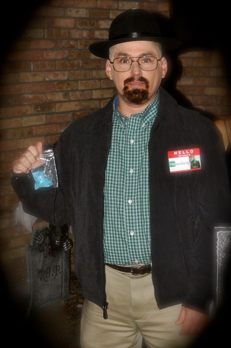 This year's Halloween costume: Walter White aka Heisenberg ("Remember my name!") Walter White Cosplay, Walter White Outfit, Walter White Halloween Costume, Heisenberg Costume, Walter White Costume, Breaking Bad Costume, Baby Safari Outfit, Worst Costume, Halloween Fits