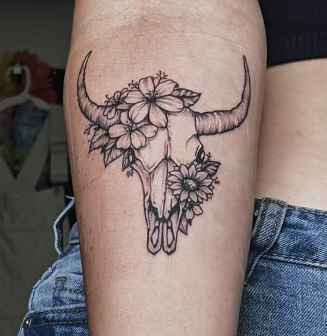 Longhorn With Flowers Drawing, Longhorn Tattoo With Feathers, Longhorn And Flower Tattoo, Woman’s Western Tattoos, Steer Head Tattoo Women, Long Horn Cow Tattoo For Women, Feminine Bull Skull Tattoo, Long Horn Tattoo For Women With Flowers, Longhorn Tattoo Thigh