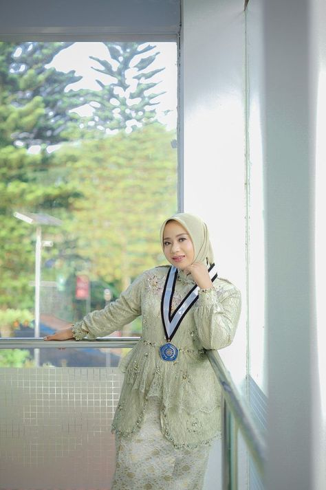 ukhti 89 Kebaya Sage Green Hijab, Ootd Wisuda Hijab, Sage Green Kebaya, Kebaya Plus Size, Kebaya Sage, Hijab Plus Size, Kebaya Wisuda Hijab, Dress Wisuda, Model Kebaya Wisuda