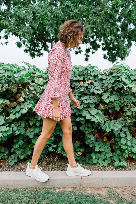 Cute floral dress paired with white running shoes White Gym Shoes, Cute Floral Dress, Sustainable Shoes, Cute Floral Dresses, White Running Shoes, Floral Dresses Short, Post Partum, Sustainable Lifestyle, Good Design