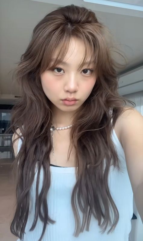 Kpop Brown Hair, Brown Korean Hair, Light Brown Asian Hair, Hair Color Ideas For Tan Skin, Hair Color For Neutral Skin Tone, Brown Hair Kpop, Brown Hair Asian, Blonde Hair Kpop, Hair Color Ideas Asian