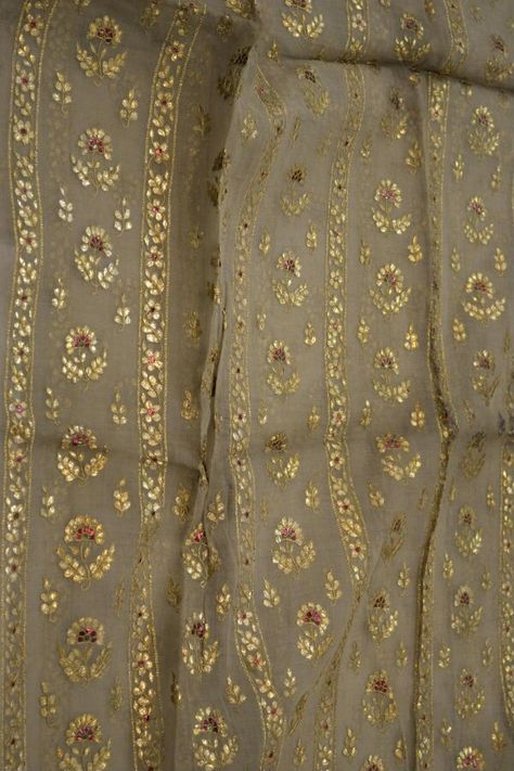 Muslin with applied silver-gilt and foil, Chennai, Madras. c.1855 Daphne Dress, The Chase, Indian Textiles, Indian Fabric, Traditional Fabric, Muslin Fabric, Antique Textiles, Hand Embroidery Designs, Fine Fabric