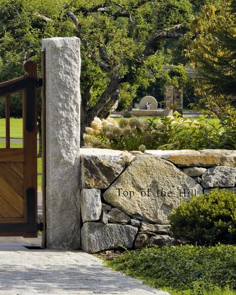 Pathway Decor, Property Gates, Driveway Entrance Landscaping, Stone Walls Garden, Garden Pathways, Stone Driveway, Driveway Entrance, Meditation Garden, Stone Columns