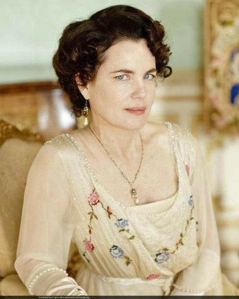 1910s Outfits, Cora Crawley, Downton Abbey Season 1, Downton Abbey Costumes, Matthew Crawley, Downton Abbey Dresses, Inspector Calls, Elizabeth Mcgovern, Hugh Bonneville