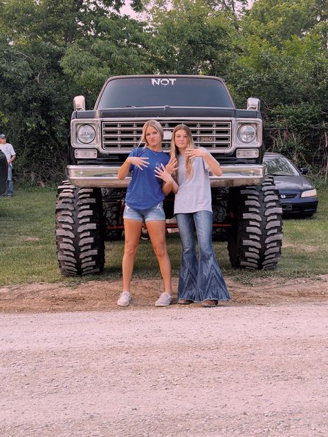 Women With Trucks, Truck Girl Aesthetic, Trucks For Women, Cute Trucks, Country Truck Aesthetic, Western Truck Interior, Country Cars, Country Girl Truck, Country Best Friends