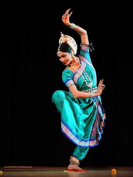 Odissi Dance | Odissi Love Bharatanatyam Costume, Bharatanatyam Dancer, Indian Classical Dancer, Bharatanatyam Poses, Dance Of India, Dance Pose, Love Pinterest, Indian Classical Dance, Dance Photography Poses