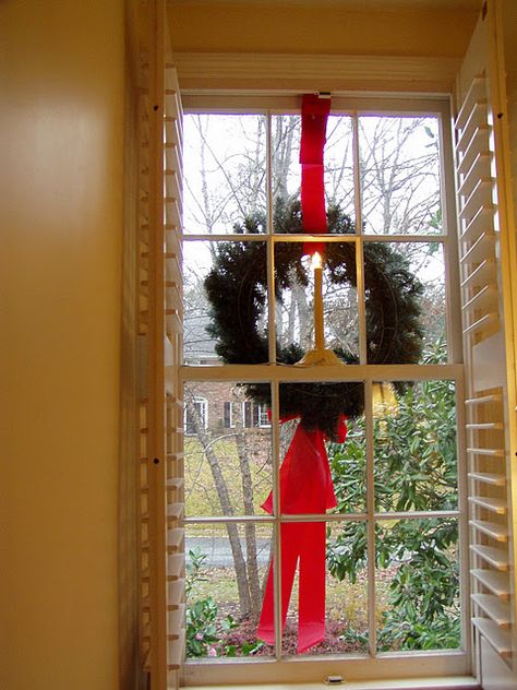 easy way to hang outside wreath without ladder- from the inside Wreaths On Exterior Windows, Wreaths On Windows, Window Wreaths, Bright Christmas Decorations, Christmas Wreaths For Windows, Hanging Wreaths, Exterior Windows, Christmas Greens, Outside Christmas Decorations