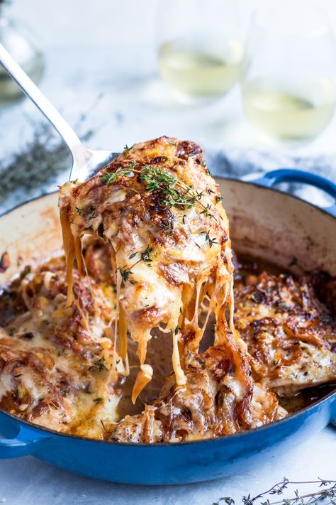 French Onion Chicken - Skillet Onion Chicken Recipe French Onion Skillet, Savoury Mince, Stuffed Chicken Breast Spinach, Chicken Breast Cutlet, Cranberry Chicken, French Onion Chicken, Onion Chicken, Skillet Chicken, Chicken Cutlets