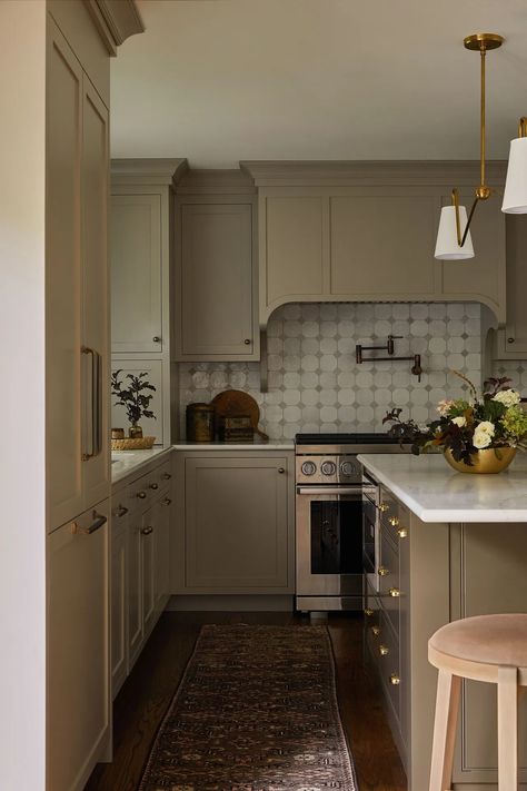 10 Beige Kitchen Ideas — How Designers are Using Neutrals | Livingetc Extractor Hood Ideas, Warm Neutral Kitchen, Beige Kitchen Ideas, Small Kitchen Look Bigger, Hood Ideas, Marble Countertops Kitchen, Laundry Room Doors, Neutral Kitchen, Extractor Hood