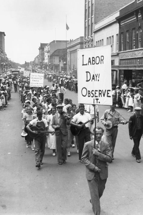 The first Labor Day celebration was in 1882.goodhousemag Labor Day Aesthetic, Labor Day History, Labor Day Pictures, Satyajit Ray, Domestic Worker, Labor Day Holiday, Family Child Care, Photography 35mm, Independance Day