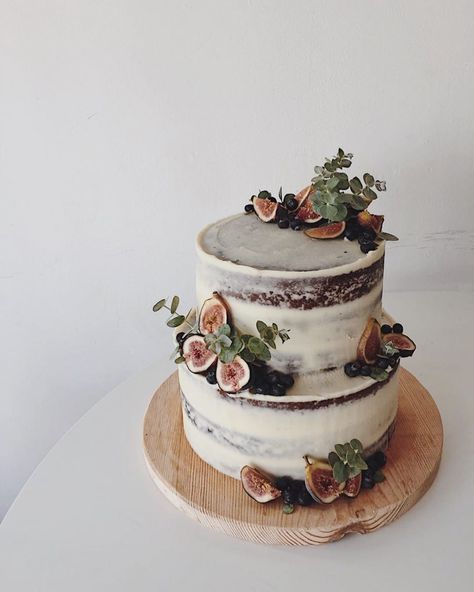 Wedding Spice Cake, Fall Cake Wedding, Rustic Simple Wedding Cake, Carrot Cake Wedding Cakes, Boho Wedding Cake Bohemian Style, Small Rustic Wedding Cake, Bohemian Birthday Cake, Wedding Cakes With Fruit, Wedding Cake Earthy