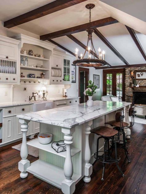 Victorian farmhouse in Georgia gets transformed with charming details Victorian Farmhouse Interior, Victorian Farmhouse Decor, Victorian Farmhouse Kitchen, Bedroom Inspirations Minimalist, Farmhouse Renovation, Modern Mountain Home, Victorian Farmhouse, Modern Farmhouse Exterior, White Marble Countertops