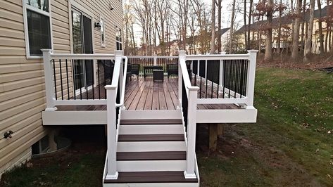 Rosewood Deck with White Railings and Black Balusters Black Balusters, Beach House Deck, Diy Dream Home, Deck Railing Kits, Trek Deck, Deck Building Plans, White Deck, Deck Makeover, Deck Pictures