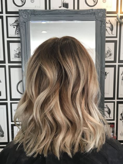 Blonde Babylights Dark Roots, Root Melt Baby Lights, Light Brown Root Melt To Blonde, High Light Low Light Shadow Root, Babylights Blonde Root Melt, Root Smudge Light Brown, Dark Root Stretch Hair Blonde, Root Stretch Hair, Blonde Hair Levels