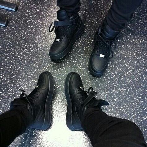 Air force ones #couple Black Air Force 1, Nike Shoes Cheap, Nike Free Shoes, Nike Free Runs, Nike Shoes Outlet, Cheap Nikes, Street Look, Shoes Outlet, Black & White