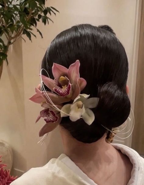 Hair Arrange, روتين العناية بالبشرة, Hair Reference, Floral Hair, Bride Hairstyles, Prom Hair, Pretty Hairstyles, Flowers In Hair, Fresh Flowers